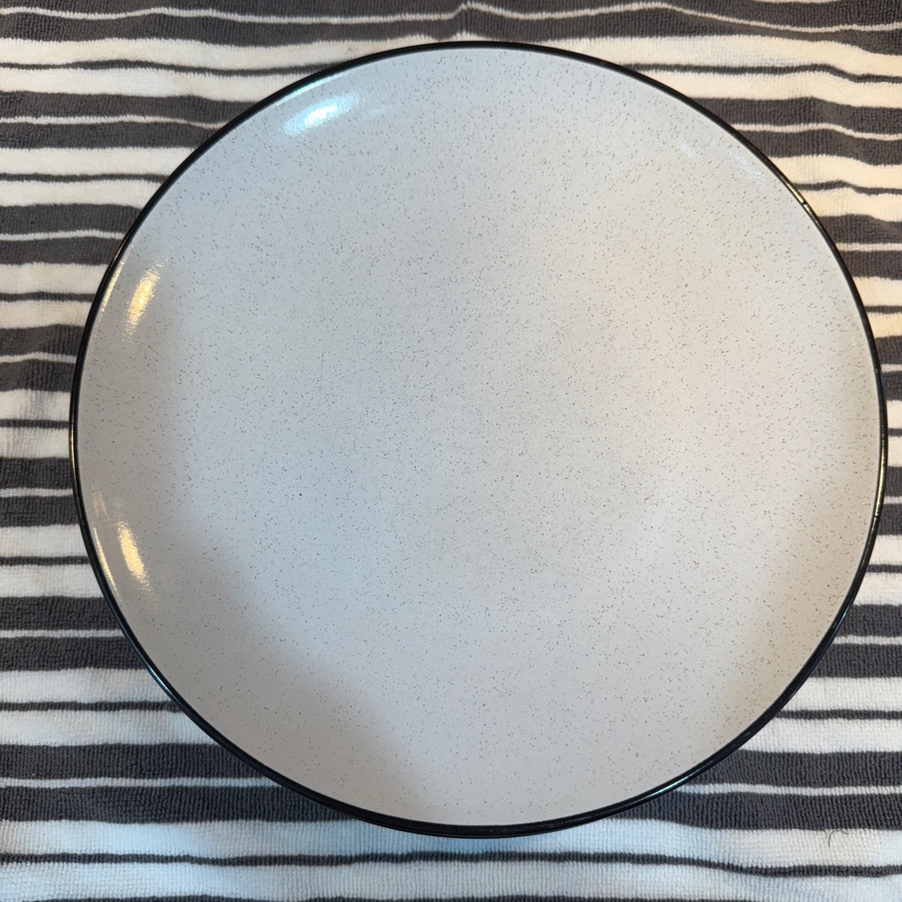 Elegant White Dinner Plates with Black Rim